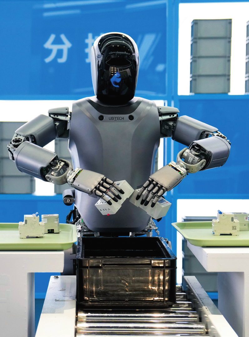 北京“機(jī)器人大世界”展示的優(yōu)必選人形機(jī)器人（2025年2月24日攝）。鞠煥宗攝/本刊