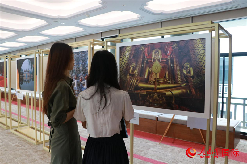 “遇見”攝影展現(xiàn)場。朱瀟逸攝