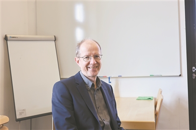 德國物理學(xué)會主席、雷根斯堡大學(xué)凝聚態(tài)物理學(xué)家克勞斯·里希特教授。駐德國記者 李山攝