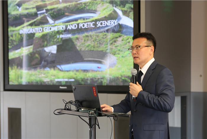 李興鋼院士做題為《勝景幾何》的主旨報(bào)告?；顒?dòng)主辦方供圖