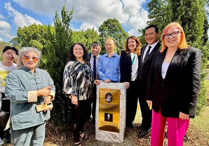 3.紀念碑揭幕。