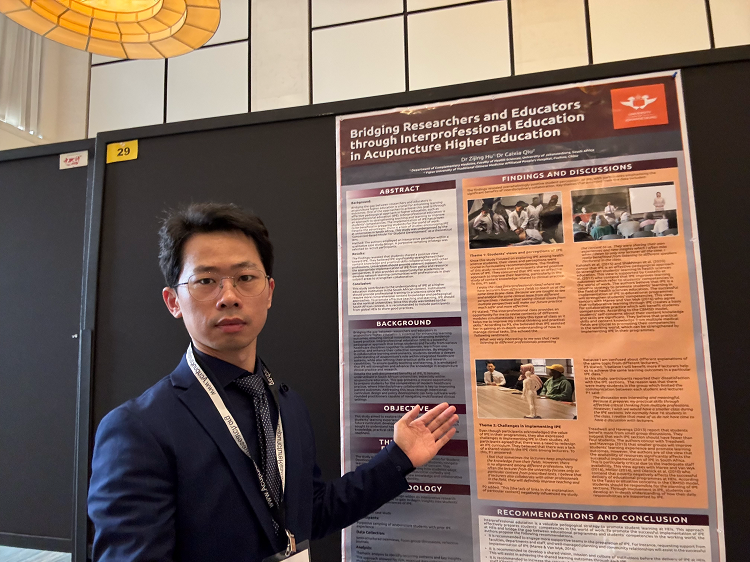 胡紫景醫(yī)生在國際針灸學(xué)術(shù)會議中。約翰內(nèi)斯堡大學(xué)供圖