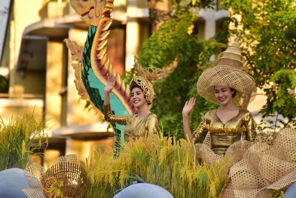 “祝福之河”花車以神龍形象象征水的神圣與豐饒，寓意祈福納祥。泰國國家旅游局供圖