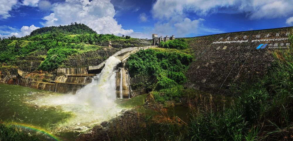 2018年6月22日在柬埔寨戈公省拍攝的中國(guó)援柬額勒賽水電站上大壩。