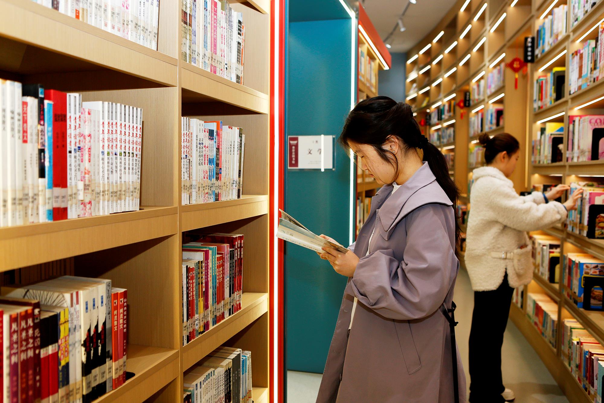 △2025年3月29日，讀者在山西臨汾市襄汾縣圖書館閱讀。