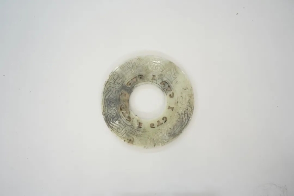 武王墩一號墓出土的鏤孔玉璧。全國十大考古新發(fā)現(xiàn)活動辦公室供圖