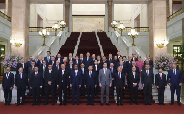 3月28日上午，國(guó)家主席習(xí)近平在北京人民大會(huì)堂會(huì)見(jiàn)國(guó)際工商界代表。新華社記者 丁林 攝