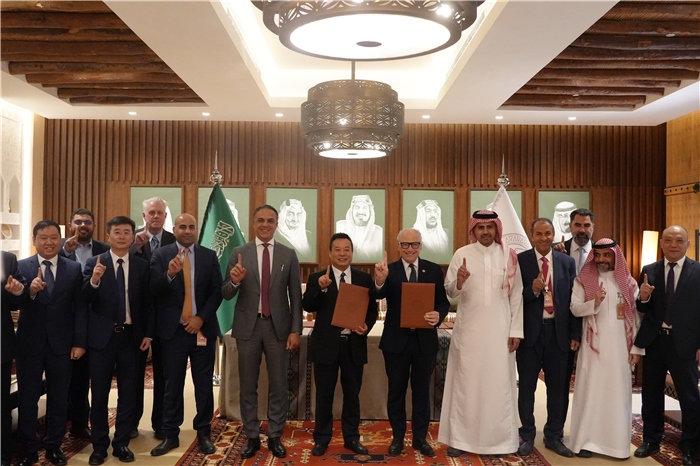 簽約合影。中國鐵建供圖