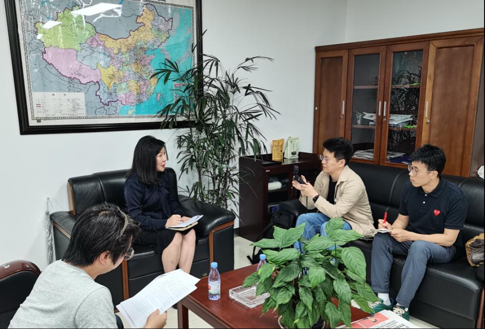 記者采訪企業(yè)跨境物流建設(shè)情況。人民網(wǎng) 孫啟凡攝