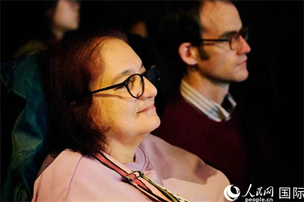 英國觀眾觀看巡展影片。楊浩鵬攝