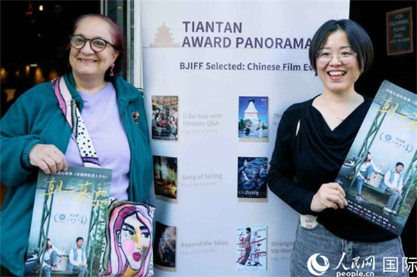 《朝云暮雨》放映前，觀眾前同主辦方互動。楊浩鵬攝