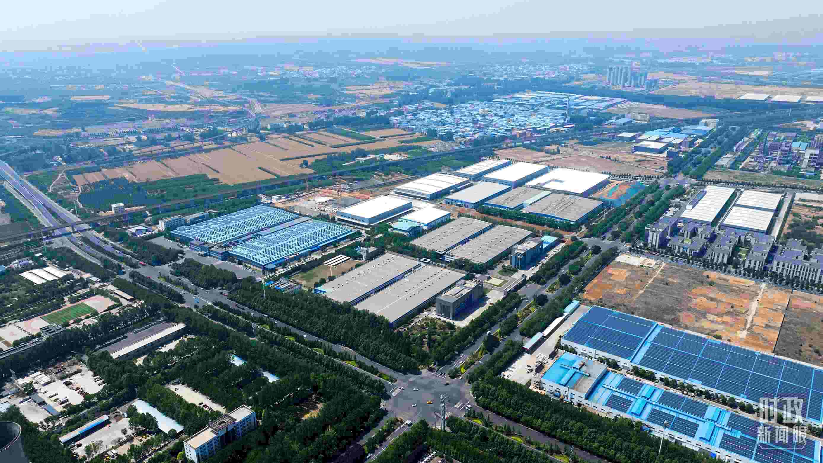 △俯瞰洛陽軸承集團股份有限公司。（總臺央視記者范凱拍攝）