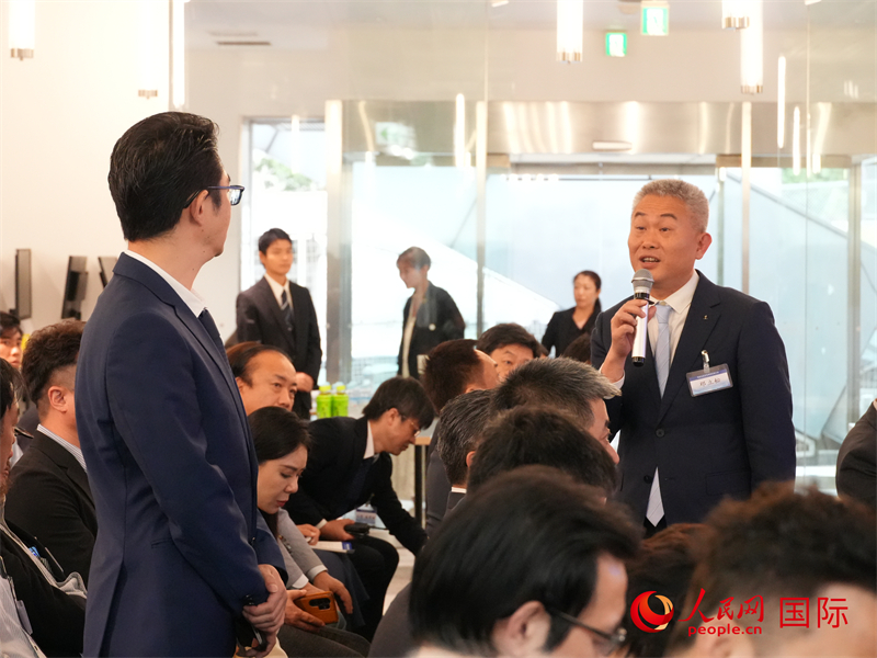 參會(huì)企業(yè)與海南代表團(tuán)積極交流。