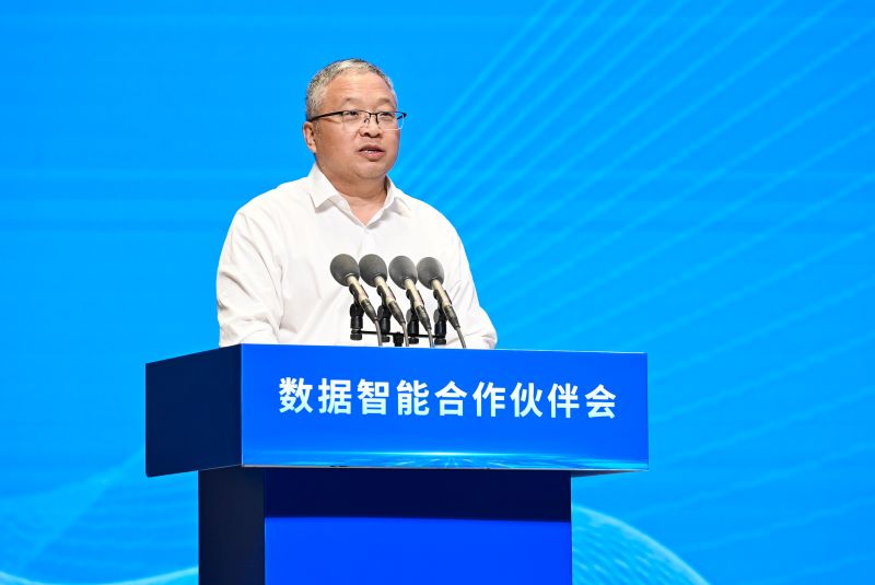 圖為豫資控股集團黨委書記、董事長秦建斌。