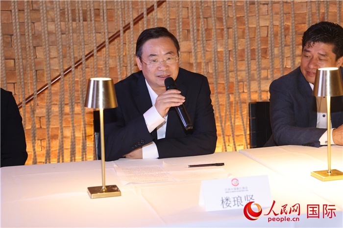 浙江省麗水市海外聯(lián)誼會會長樓瑯堅在座談會上致辭。 人民網(wǎng)記者 時元皓攝