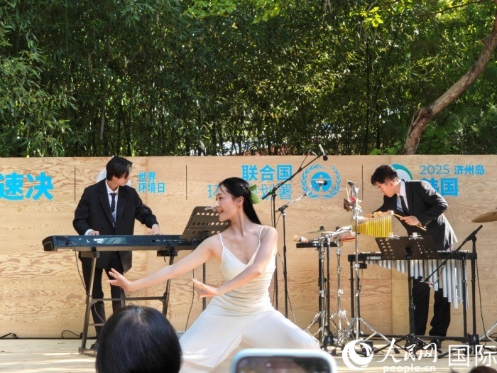 《舞，自然》舞蹈表演。人民網(wǎng)記者 李明攝