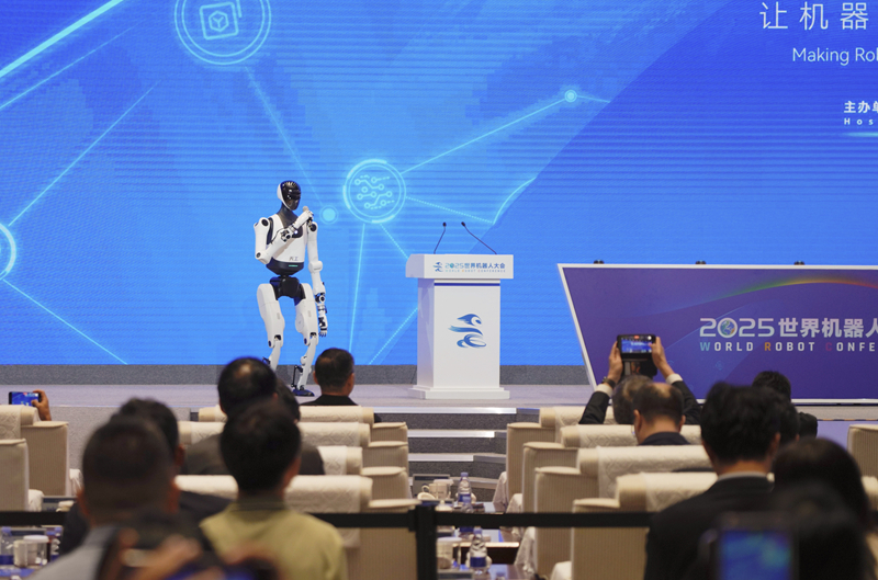 新華全媒+|2025世界機(jī)器人大會(huì)在北京開幕(3)XxjpsgC007107_20250808_PEPFN0A001.jpg